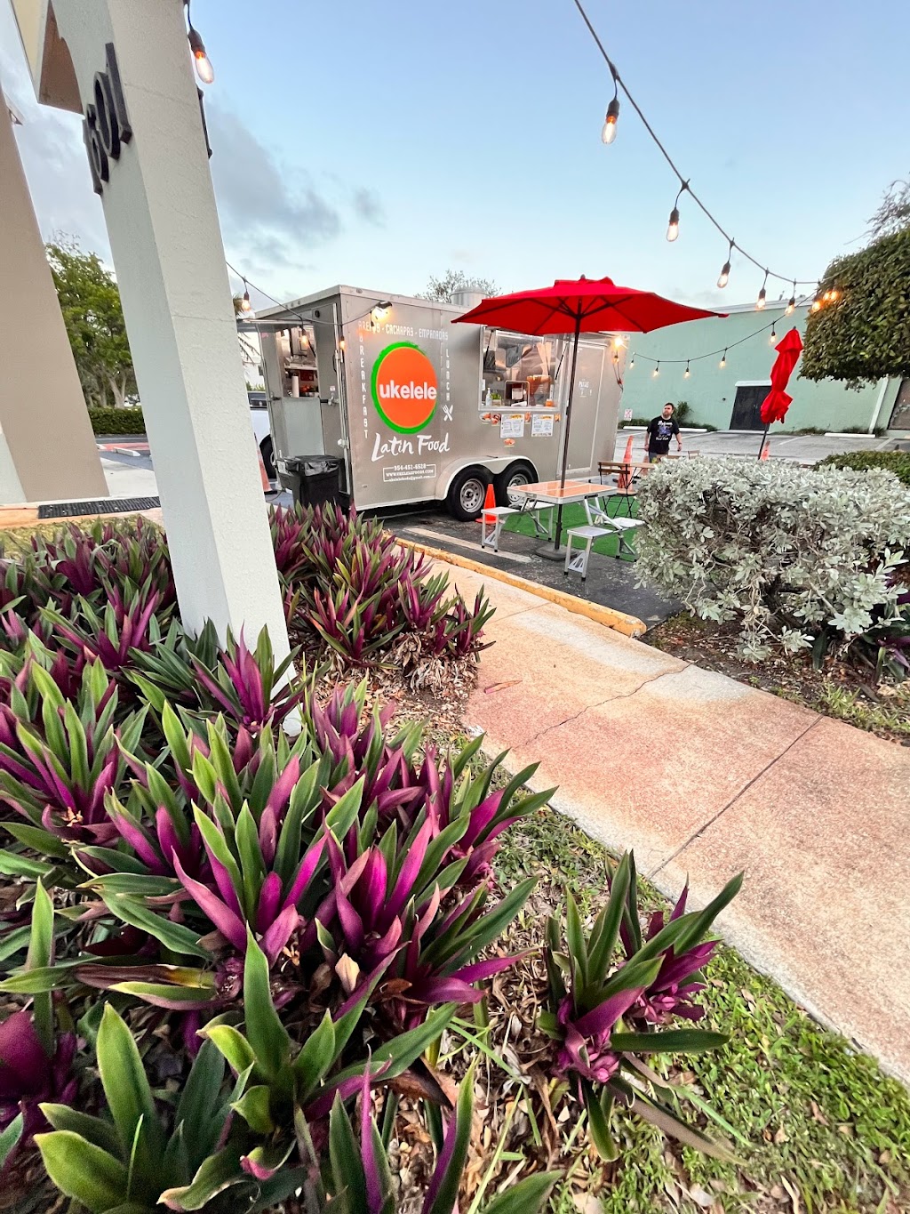 UKELELE Food Trailer | restaurant | 1601 N Federal Hwy, Delray Beach, FL 33483, USA | 9544516528 OR +1 954-451-6528
