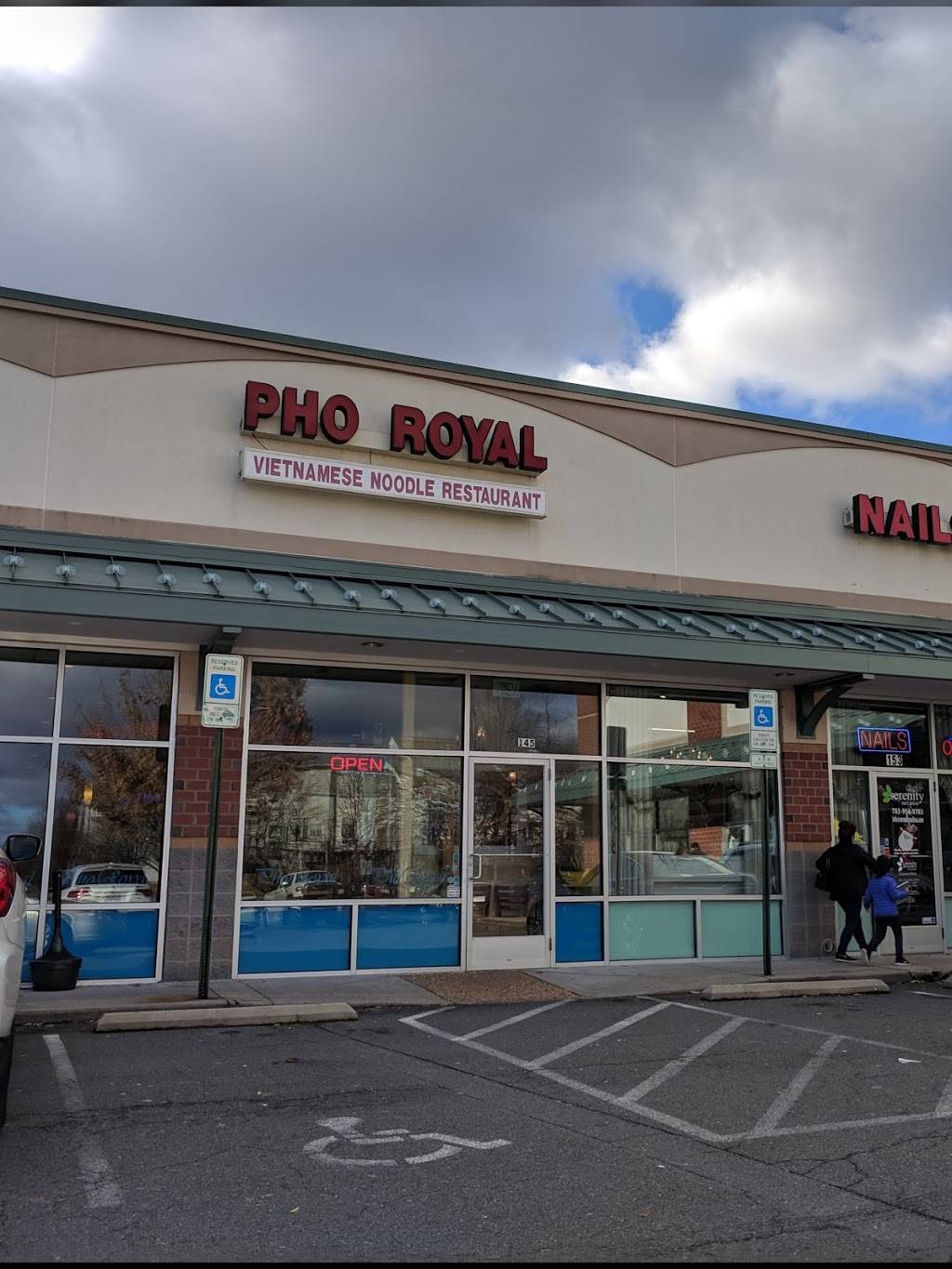 Pho Royal | restaurant | 46839 Maple Leaf Pl #145, Sterling, VA 20164, USA | 7034444778 OR +1 703-444-4778