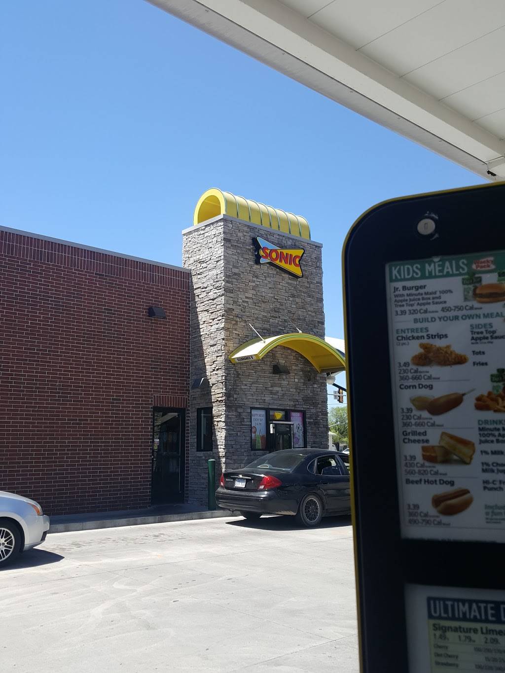 Sonic Drive-In | restaurant | 1945 W Central Ave, El Dorado, KS 67042, USA | 3163217622 OR +1 316-321-7622