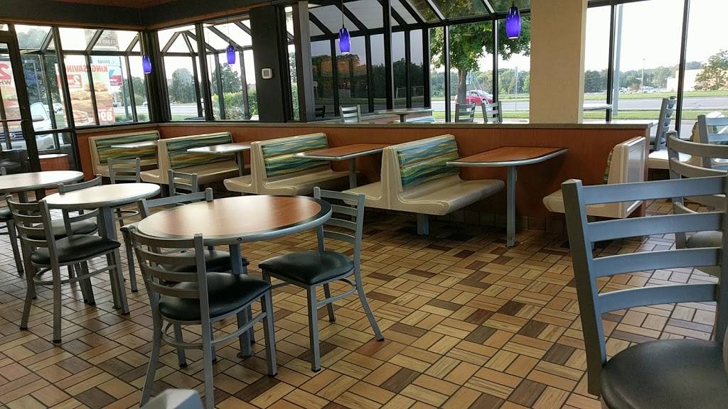 Burger King | restaurant | 1980 Rahncliff Ct, Eagan, MN 55122, USA | 6514525332 OR +1 651-452-5332