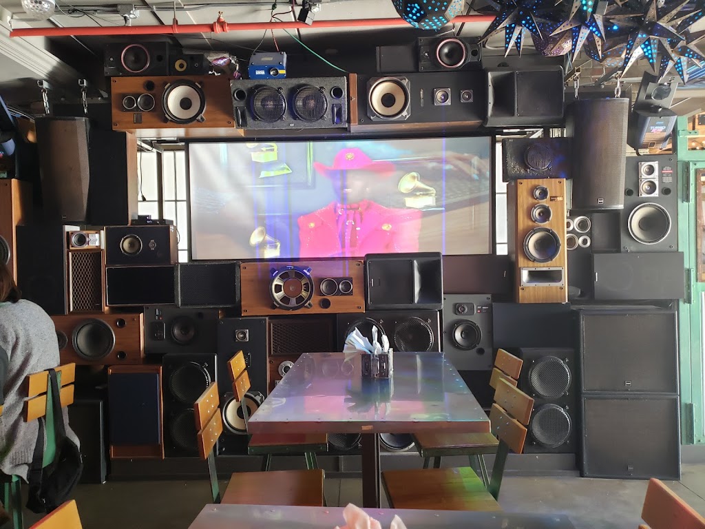 Vagabond | restaurant | 1122 N Edison St, Milwaukee, WI 53202, USA | 4142231122 OR +1 414-223-1122