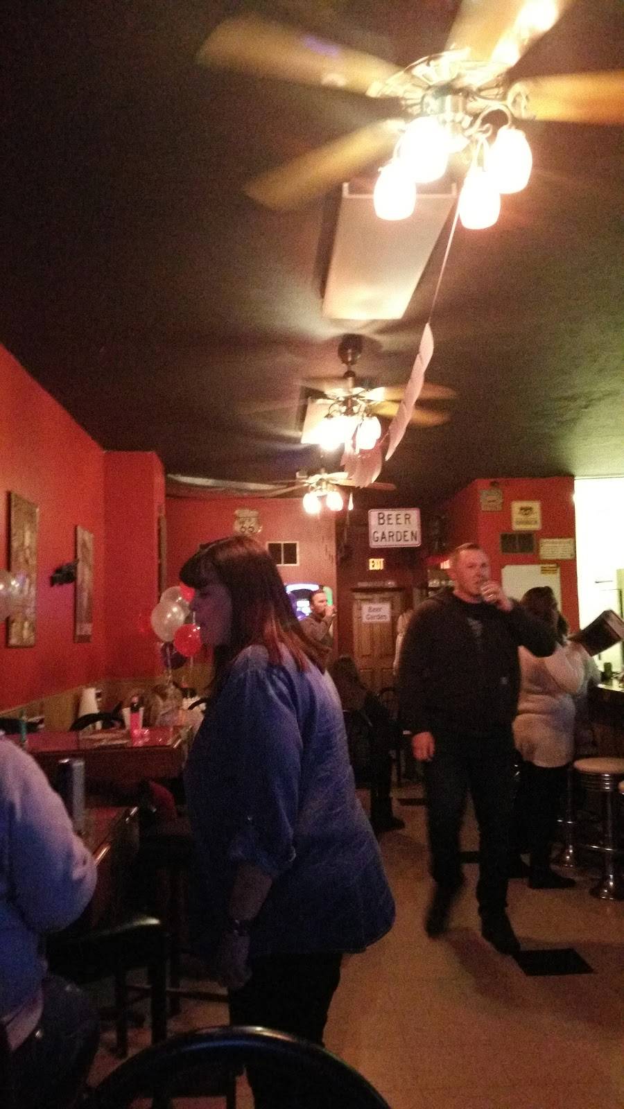 Pudocks Hideout - Bar & Grill | restaurant | 207 E Main St, Thayer, IL 62689, USA | 2179652273 OR +1 217-965-2273