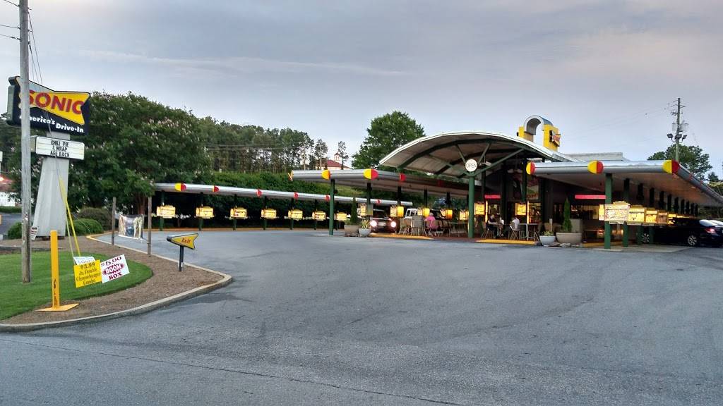 Sonic Drive-In | restaurant | 302 Glade Rd E, Anniston, AL 36206, USA | 2568470030 OR +1 256-847-0030