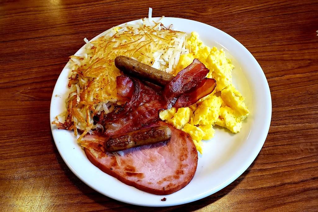 Dennys | restaurant | 14240 US-395, Adelanto, CA 92301, USA | 7605309983 OR +1 760-530-9983