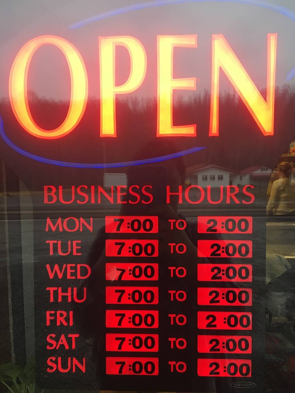 Lesas Place | restaurant | RR 50, Grafton, WV 26354, USA | 3042651995 OR +1 304-265-1995