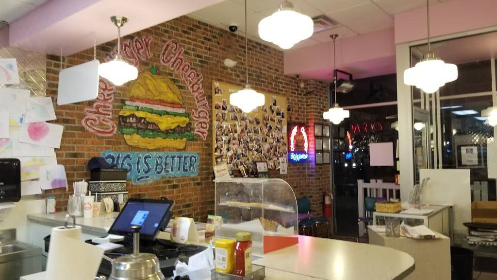 Cheeburger Cheeburger | restaurant | 2130 NJ-35, Holmdel, NJ 07733, USA | 7326715330 OR +1 732-671-5330