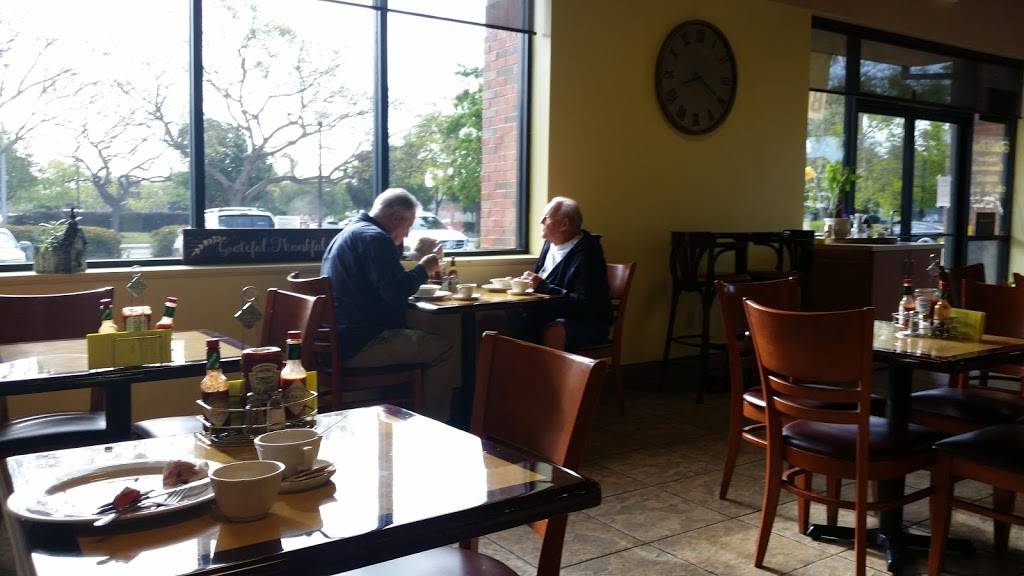 Kikis Kitchen | restaurant | 1751 Lombard St B, Oxnard, CA 93030, USA | 8056041673 OR +1 805-604-1673