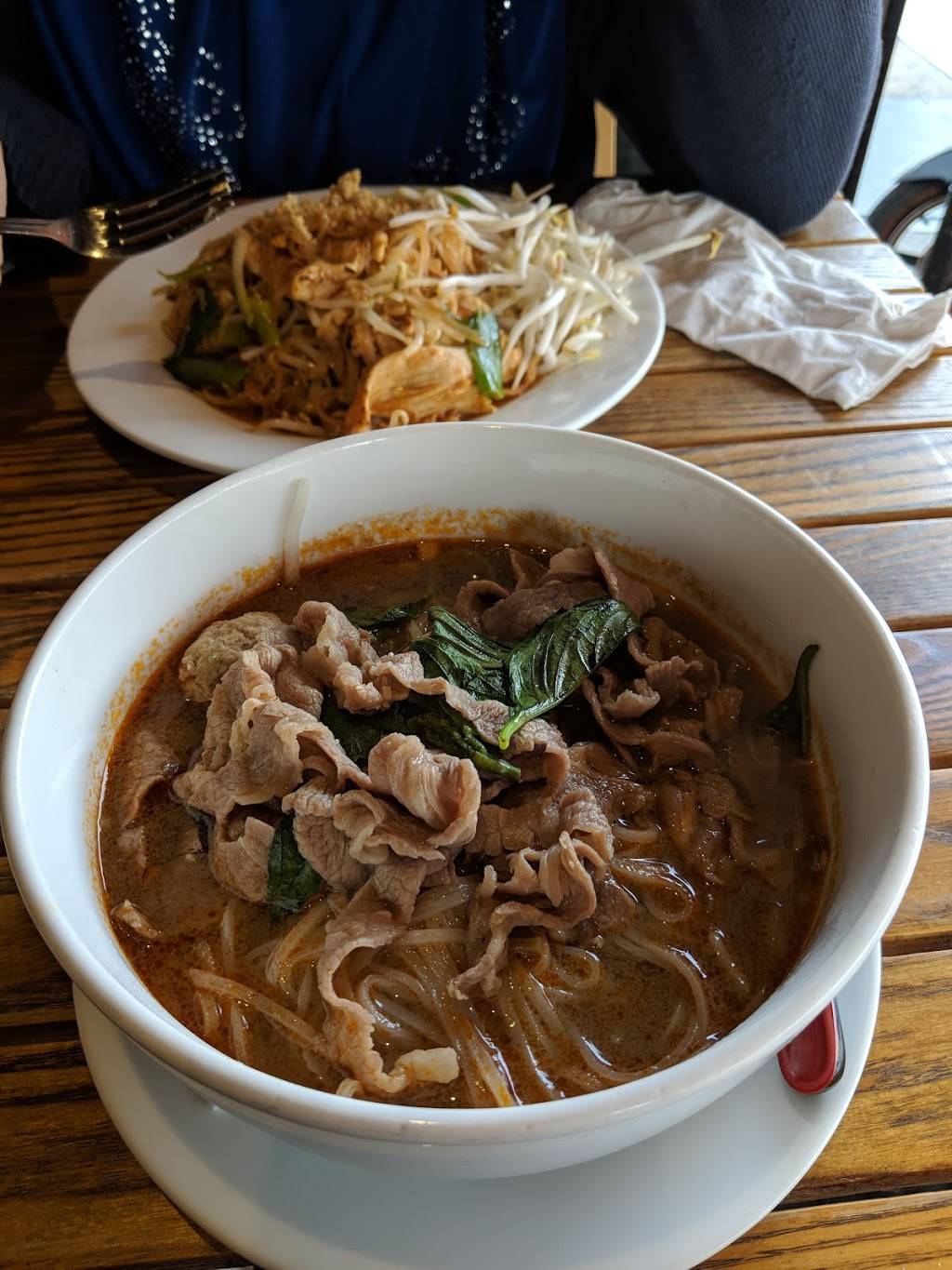 Hi Noodle Thai | restaurant | 333 Graham Ave, Brooklyn, NY 11211, USA | 7183888445 OR +1 718-388-8445