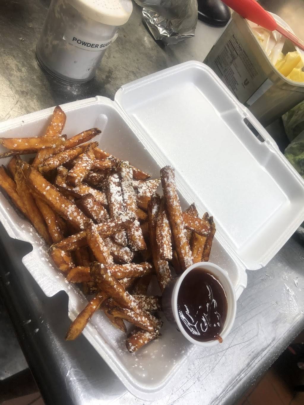 Detroit Wing Spot | restaurant | 12829 Harper Ave, Detroit, MI 48213, USA | 3132460788 OR +1 313-246-0788