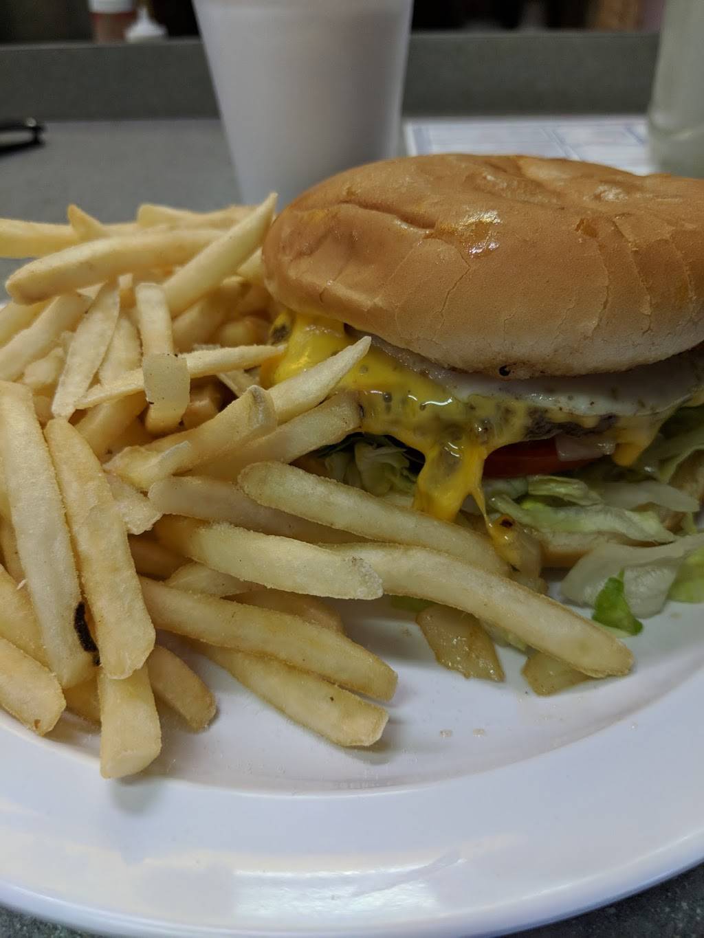 White Spot | restaurant | 1407 University Ave, Charlottesville, VA 22903, USA | 4342959899 OR +1 434-295-9899