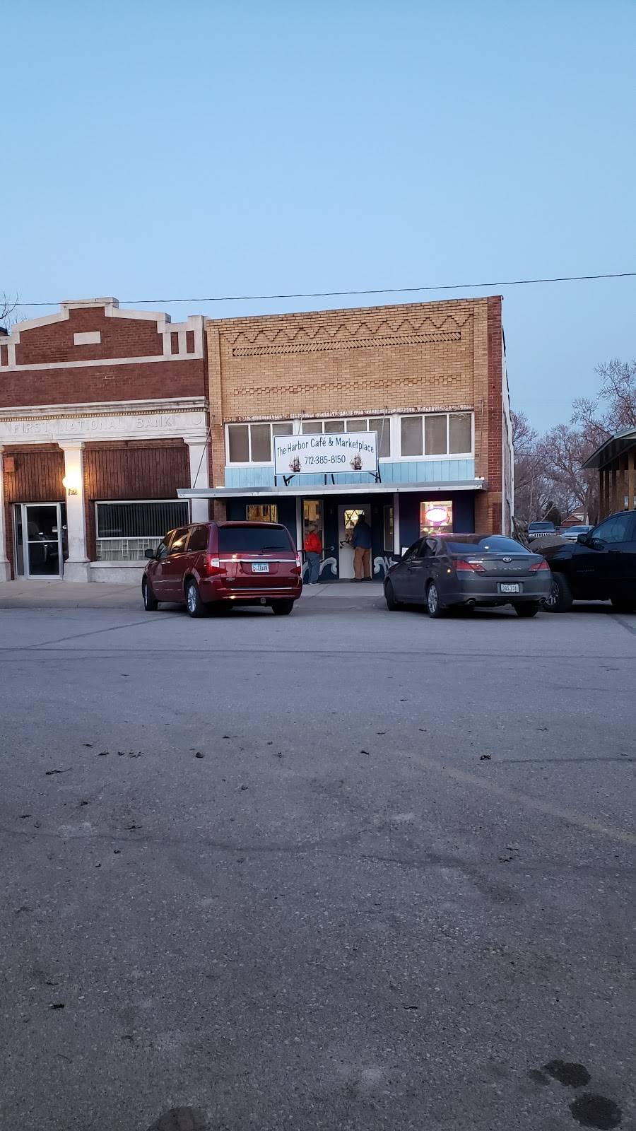 Admiral Inn | restaurant | 610 Hartford Ave, Farragut, IA 51639, USA | 7123858126 OR +1 712-385-8126