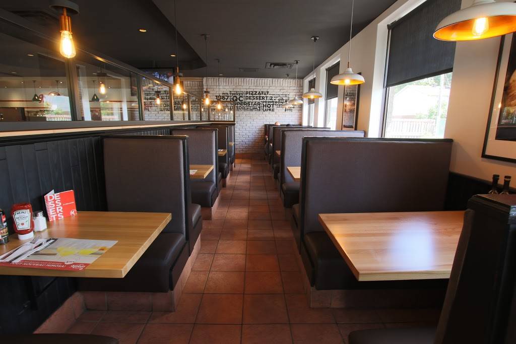 Mikes | restaurant | 12500 Rue Sherbrooke E, Pointe-aux-Trembles, QC H1B 1C9, Canada | 5146452840 OR +1 514-645-2840