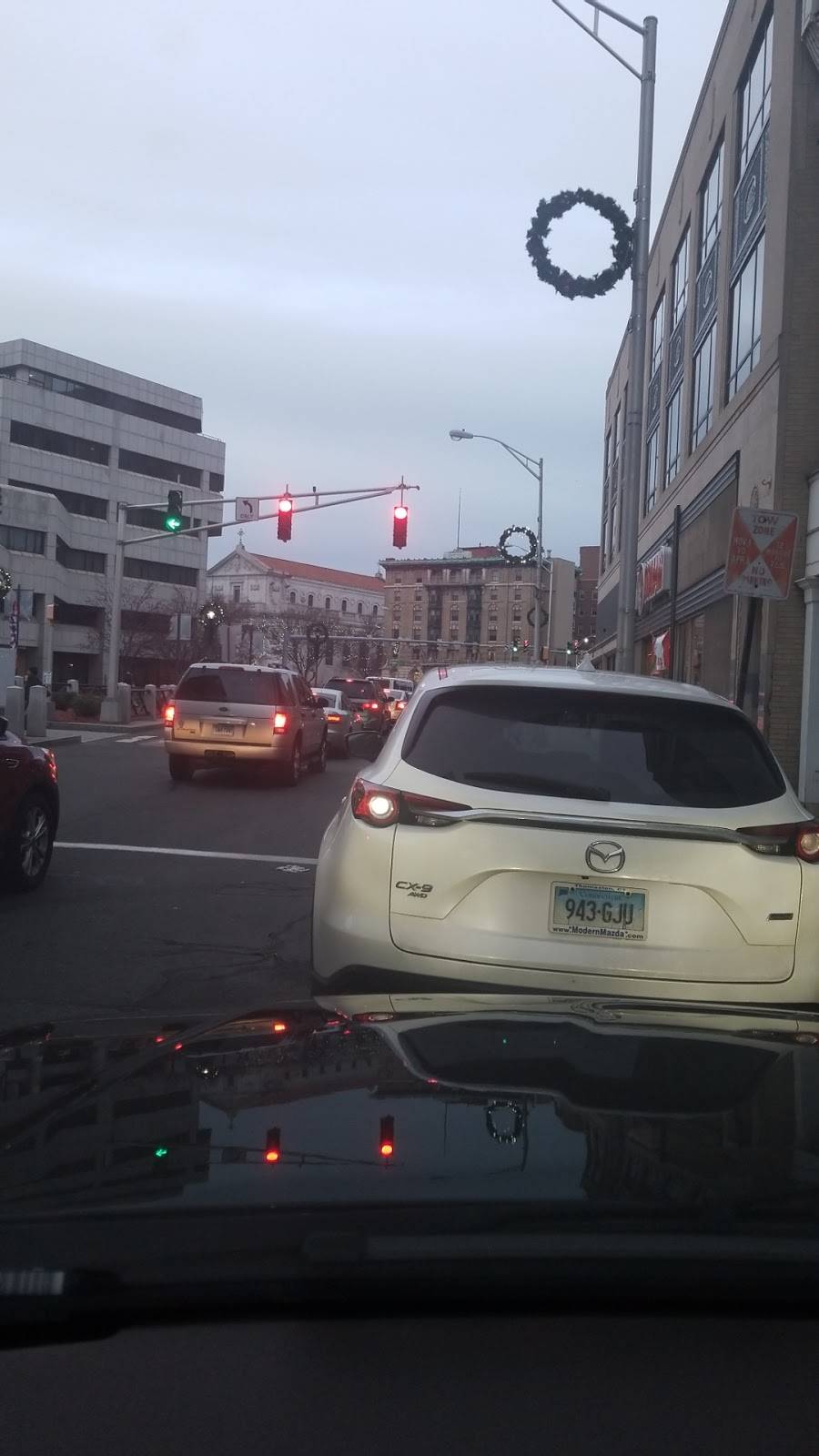 Dunkin | cafe | 63 Bank St, Waterbury, CT 06702, USA | 2035745221 OR +1 203-574-5221