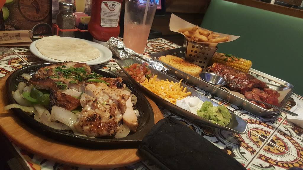 Chilis Grill & Bar | meal takeaway | 726 W Center St, West Bridgewater, MA 02379, USA | 5084279906 OR +1 508-427-9906