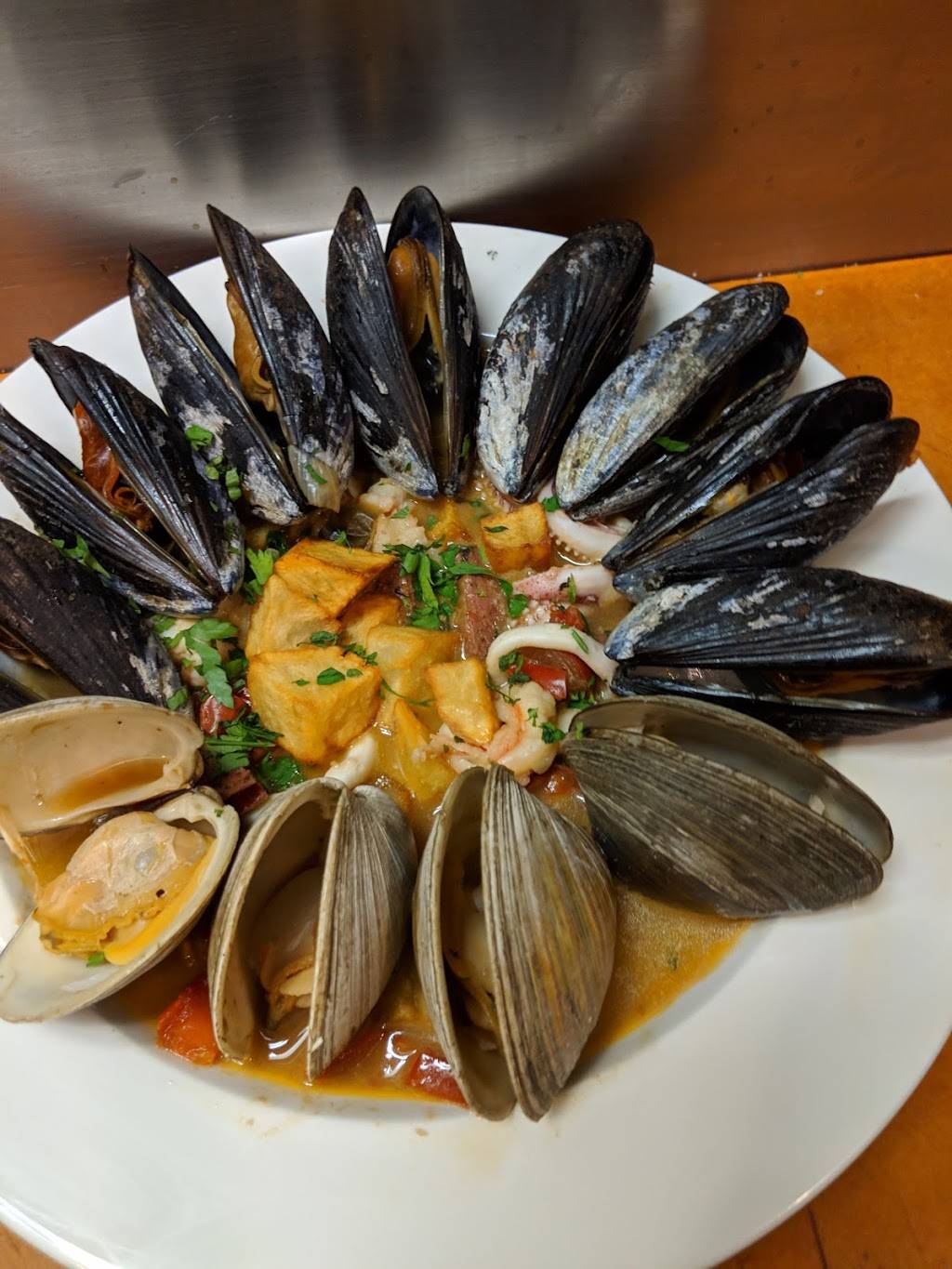 Waterfront Ale House | restaurant | 540 2nd Ave, New York, NY 10016, USA | 2126964104 OR +1 212-696-4104