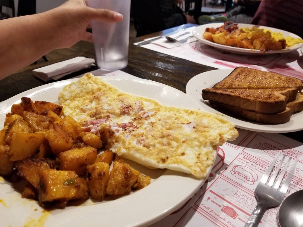 Ginas Restaurant | restaurant | 950 Wilson Rd, Fall River, MA 02720, USA | 5086794311 OR +1 508-679-4311