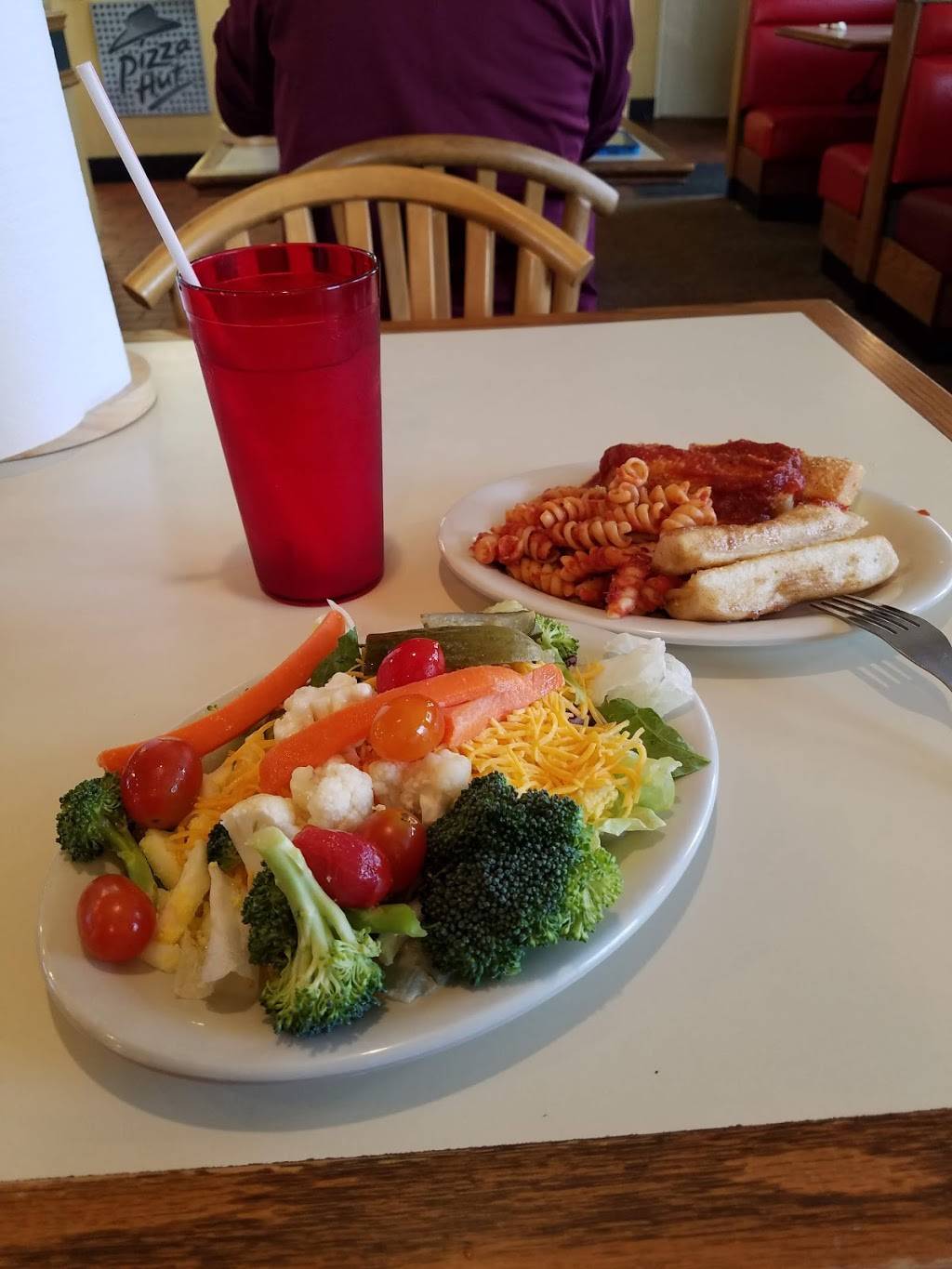 Pizza Hut | meal takeaway | 1905 E Fifth St, Washington, MO 63090, USA | 6362394088 OR +1 636-239-4088