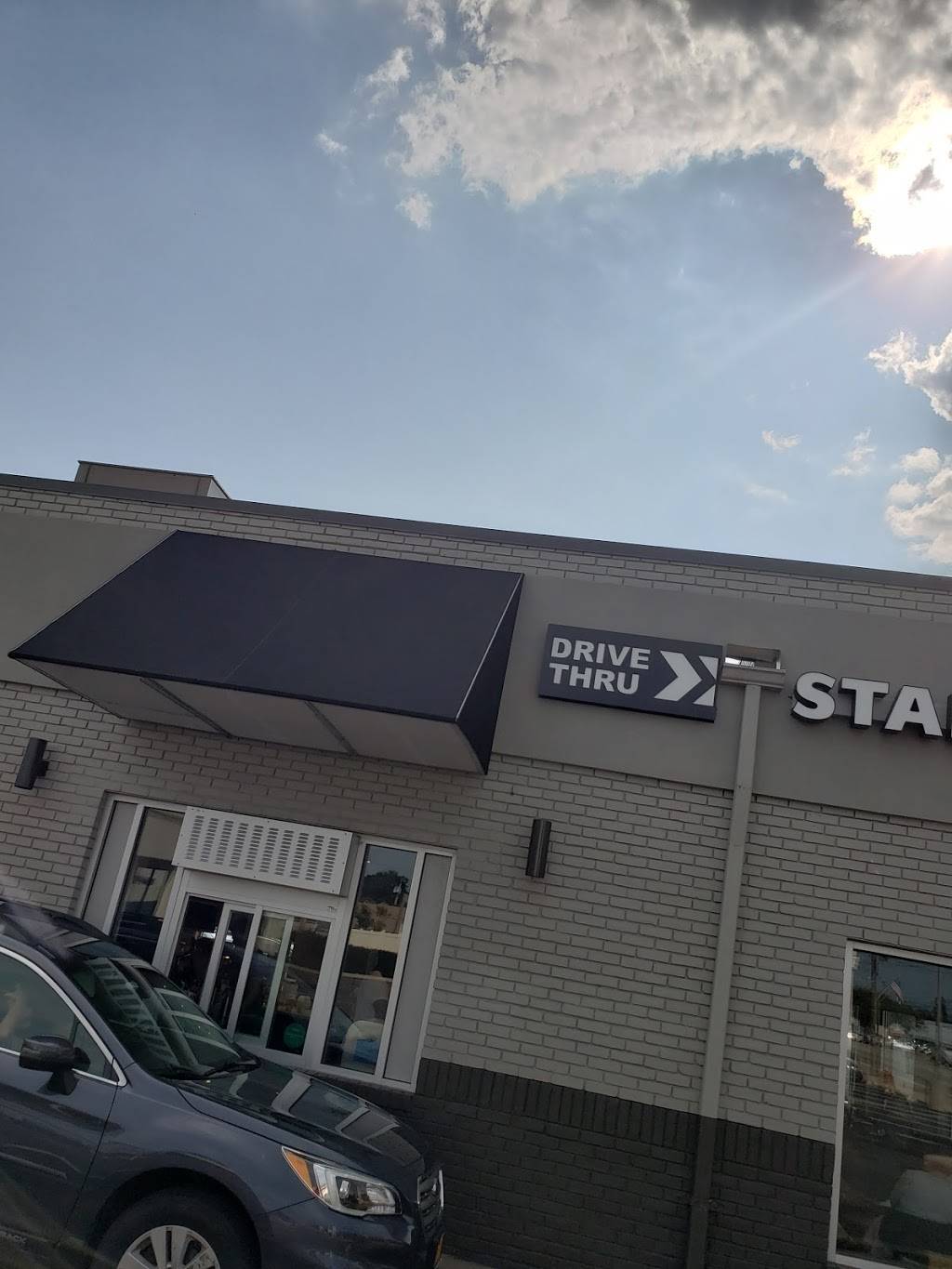 Starbucks | cafe | 139 Jericho Turnpike, Mineola, NY 11501, USA | 5162481211 OR +1 516-248-1211