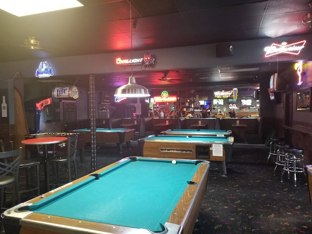 Pitchers Sports Restaurant | restaurant | 1670 S Chambers Rd, Aurora, CO 80017, USA | 3037517115 OR +1 303-751-7115