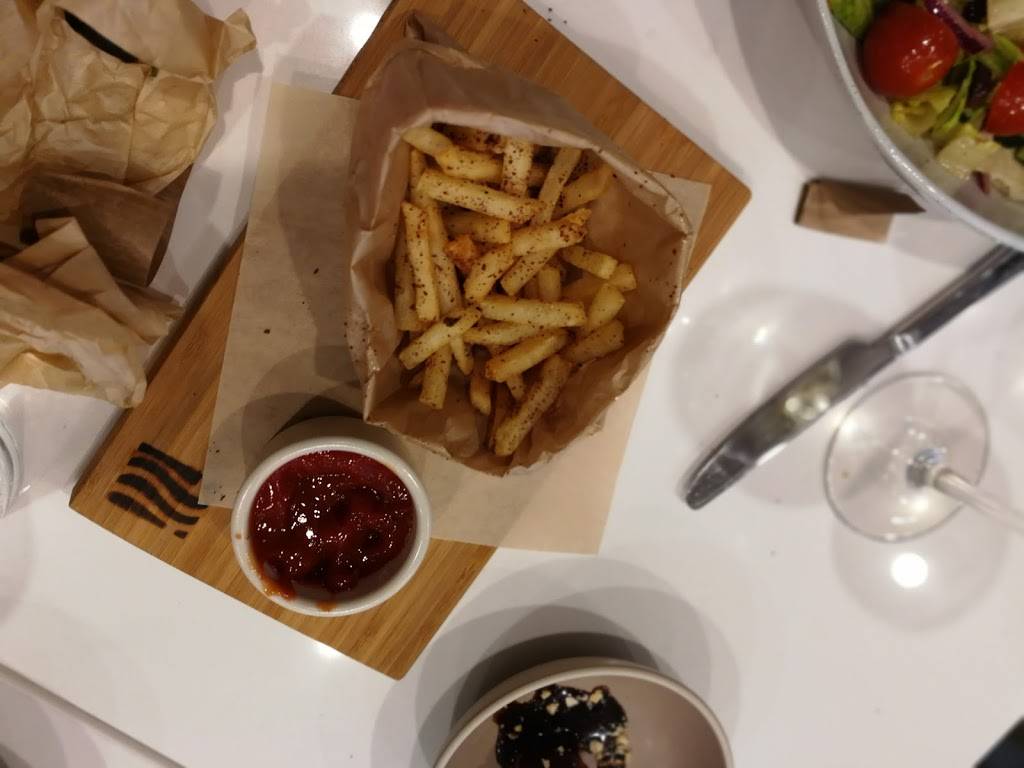 Grilliant | restaurant | 10861 Lindbrook Dr, Los Angeles, CA 90024, USA | 3102341144 OR +1 310-234-1144