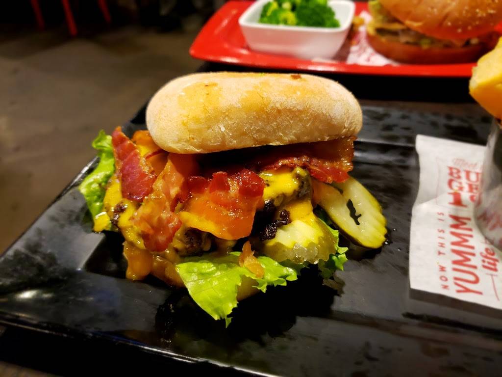 Red Robin Gourmet Burgers and Brews | restaurant | 7620 Katy Fwy #465, Houston, TX 77024, USA | 7134769096 OR +1 713-476-9096