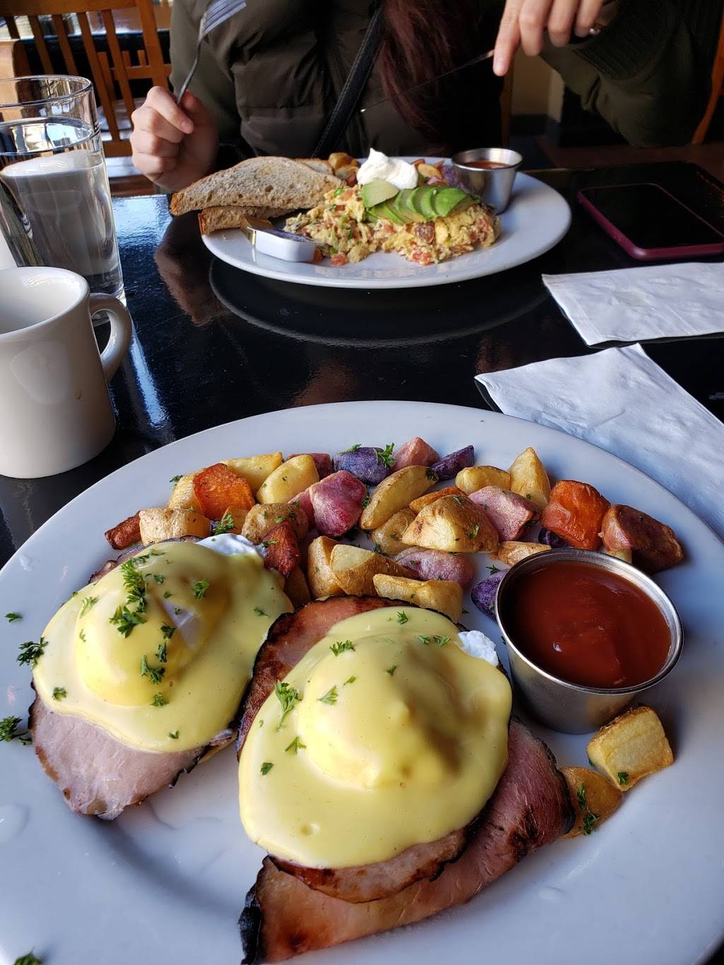 Buckleys in Queen Anne | restaurant | 232 1st Ave W, Seattle, WA 98119, USA | 2066910232 OR +1 206-691-0232