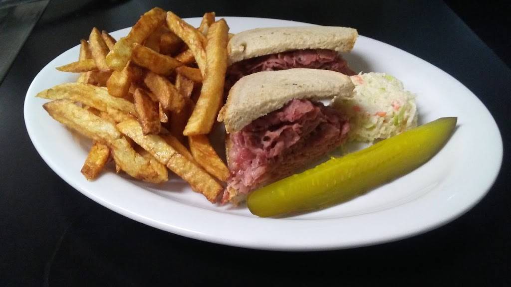 Resto-Bar Le Cheminot | restaurant | 254 Rue Deveault, Gatineau, QC J8Z 1S6, Canada | 8197772121 OR +1 819-777-2121