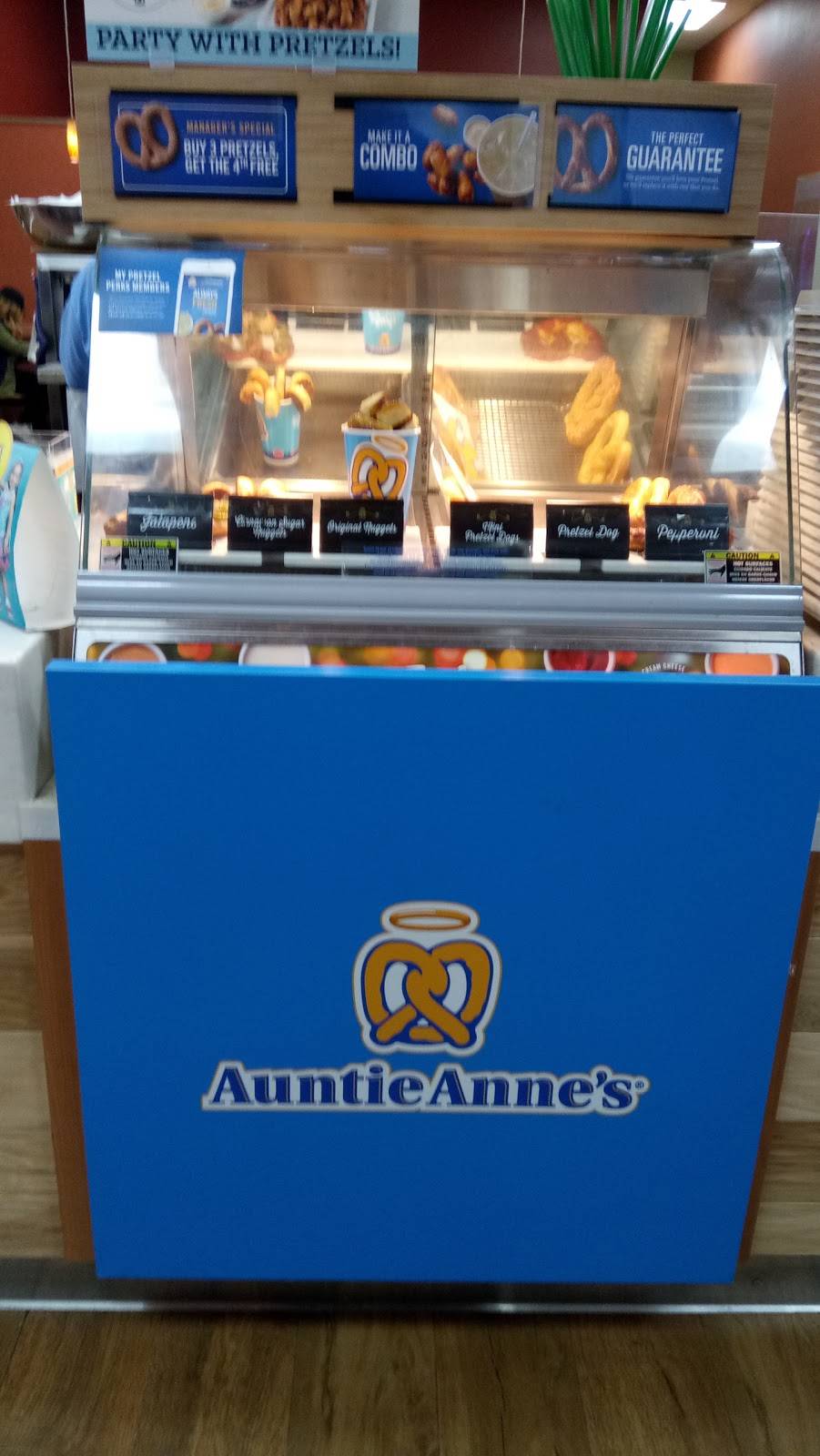 Auntie Annes Pretzels | restaurant | 2448 Chesapeake Square Ring Rd, Chesapeake, VA 23321, USA | 7573817775 OR +1 757-381-7775