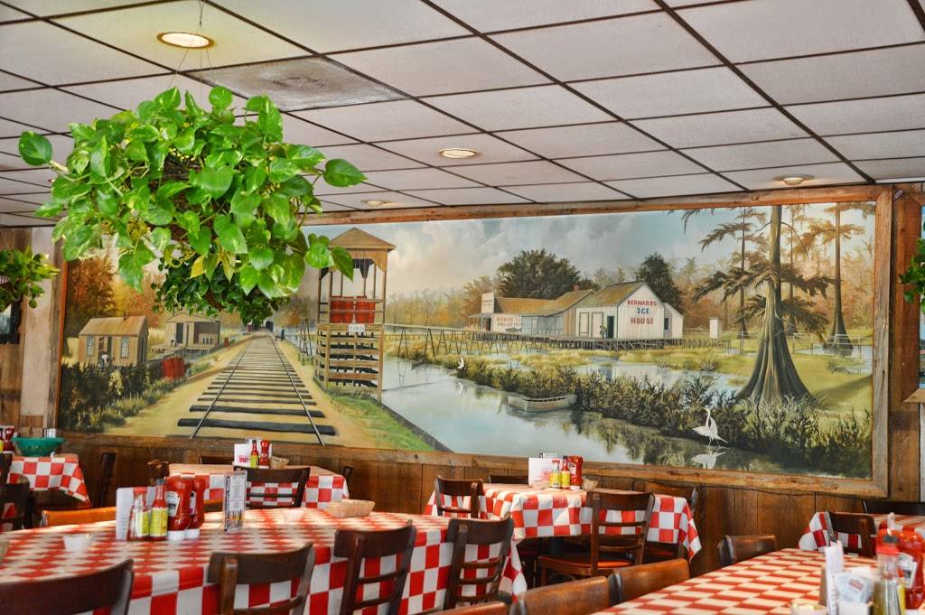 Pats Fishermans Wharf Restaurant | meal takeaway | 1008 Henderson Levee Rd, Henderson, LA 70517, USA | 3372287512 OR +1 337-228-7512