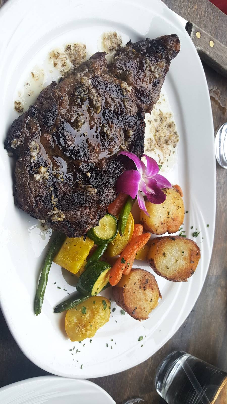 Villa Victoria Pizzeria | restaurant | 11 Park St, Montclair, NJ 07042, USA | 9737464426 OR +1 973-746-4426