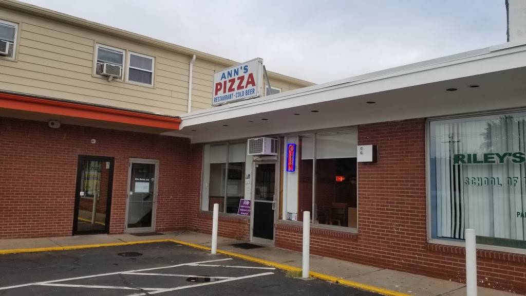 Anns Pizza & Restaurant | restaurant | 97 Raffia Rd, Enfield, CT 06082, USA | 8607499185 OR +1 860-749-9185