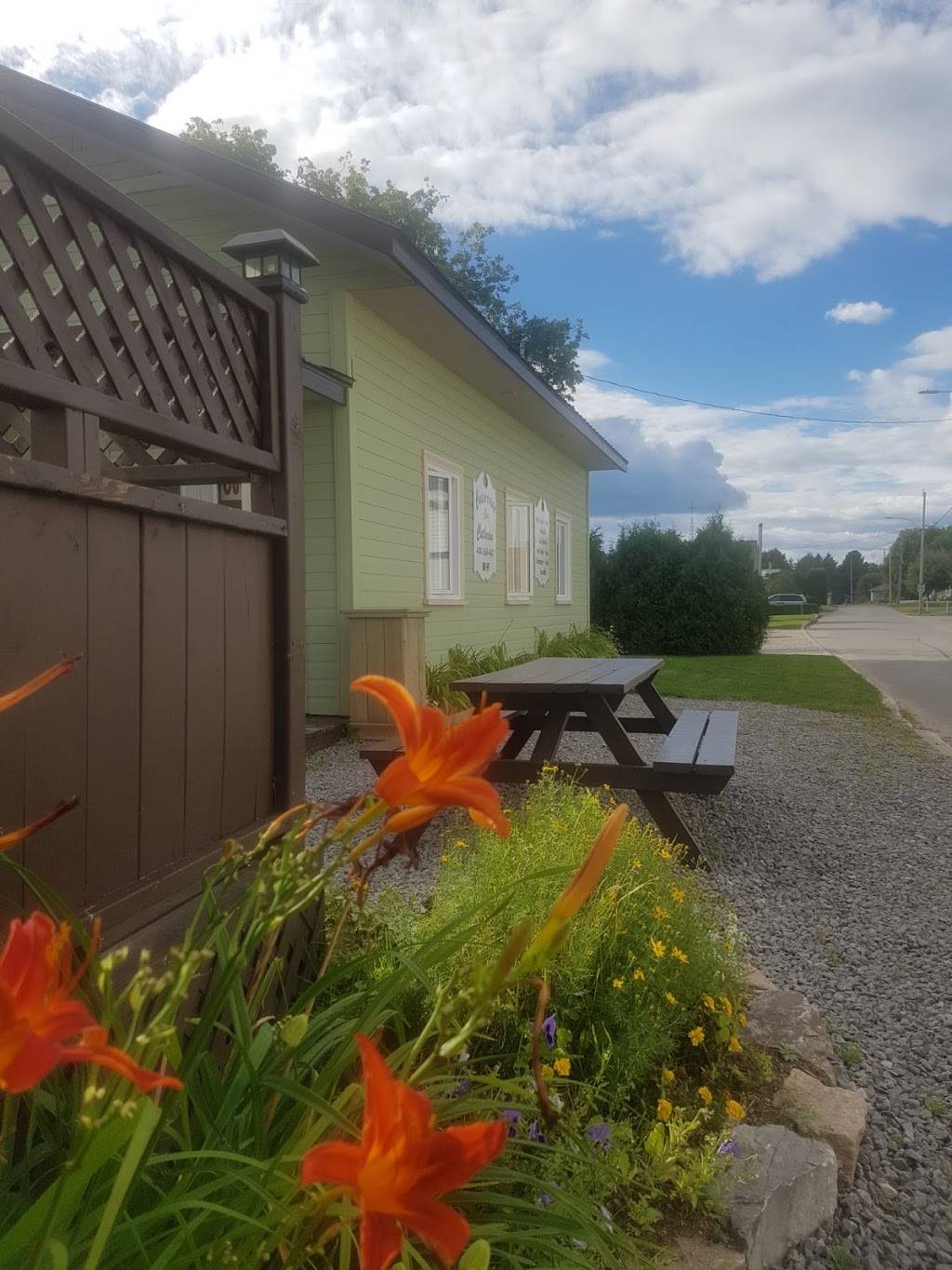 Casse-croûte chez Catherine | restaurant | 260 Rue Principale, Saint-Alban, QC G0A 3B0, Canada | 4182684457 OR +1 418-268-4457