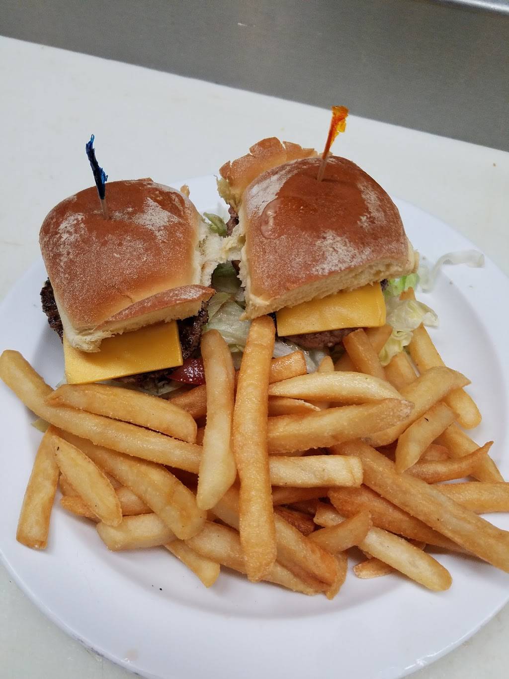 Zubies Dry Dock | restaurant | 9059 Adams Ave, Huntington Beach, CA 92646, USA | 7149636362 OR +1 714-963-6362