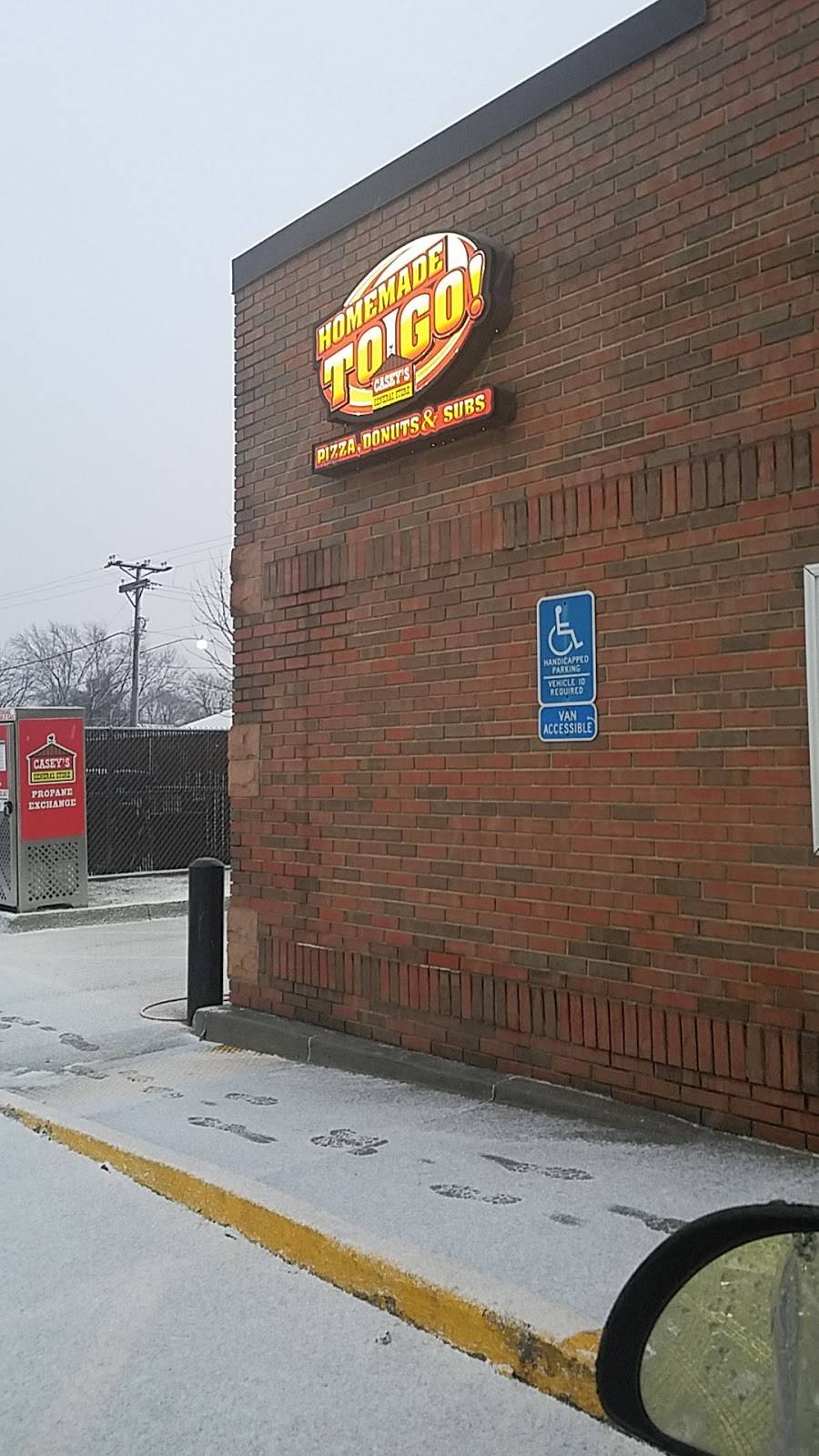 Caseys | meal takeaway | 428 Lincoln Way, Ames, IA 50010, USA | 5152322958 OR +1 515-232-2958