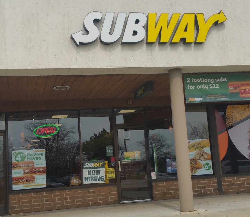 Subway Restaurants | restaurant | 224 Hawthorn Village Commons #224, Vernon Hills, IL 60061, USA | 8478167827 OR +1 847-816-7827