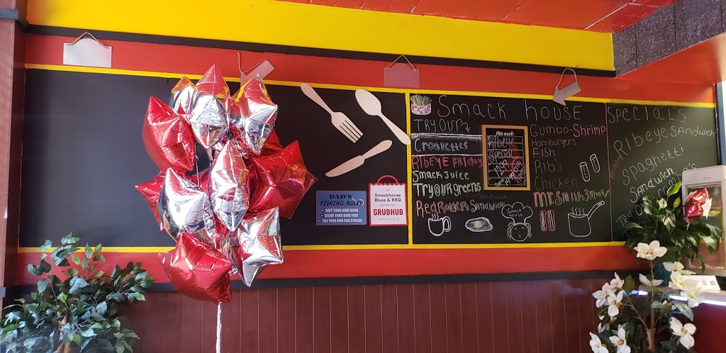 Smackhouse blues and BBQ | restaurant | 1250 College Square Mall, Cedar Falls, IA 50613, USA | 3195292345 OR +1 319-529-2345