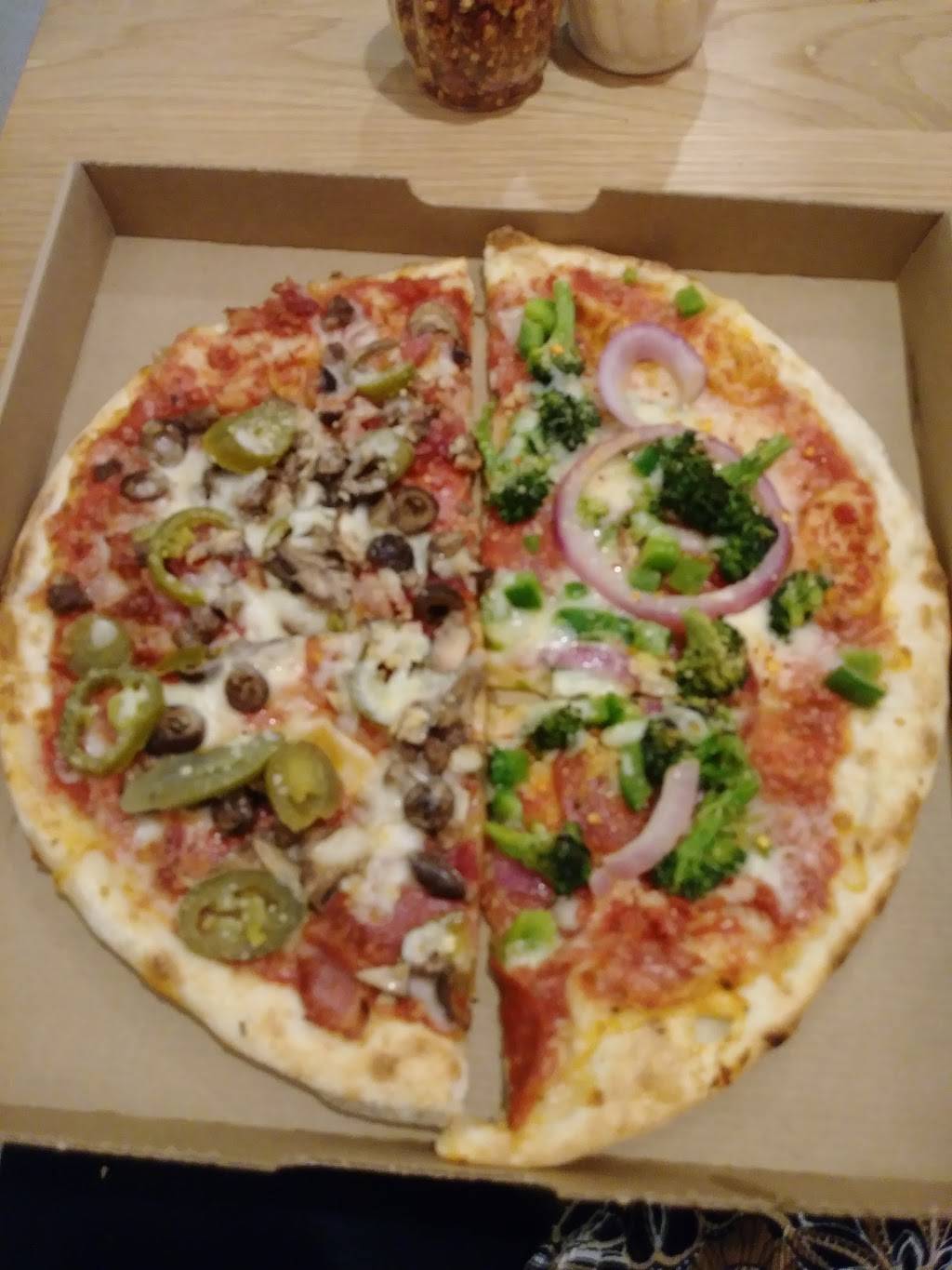 MOD Pizza | restaurant | 3643 N Western Ave, Chicago, IL 60618, USA | 8722043855 OR +1 872-204-3855