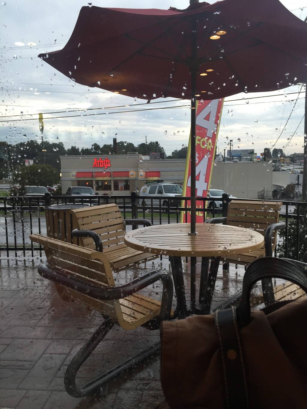 Wendys | restaurant | 104 Wall St, Glasgow, KY 42141, USA | 2706512799 OR +1 270-651-2799