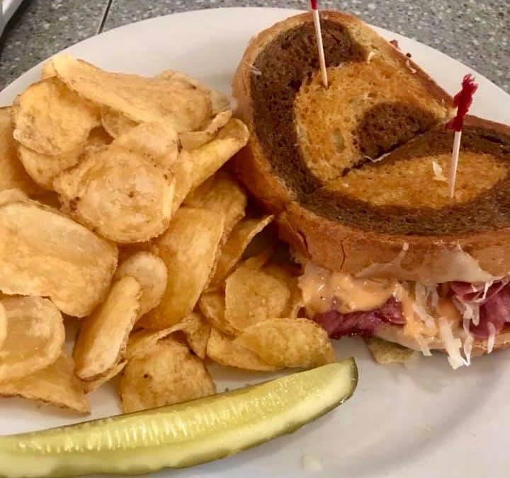 Michaels Tavern | restaurant | 341 E Lincoln Ave, McDonald, PA 15057, USA | 7249264555 OR +1 724-926-4555