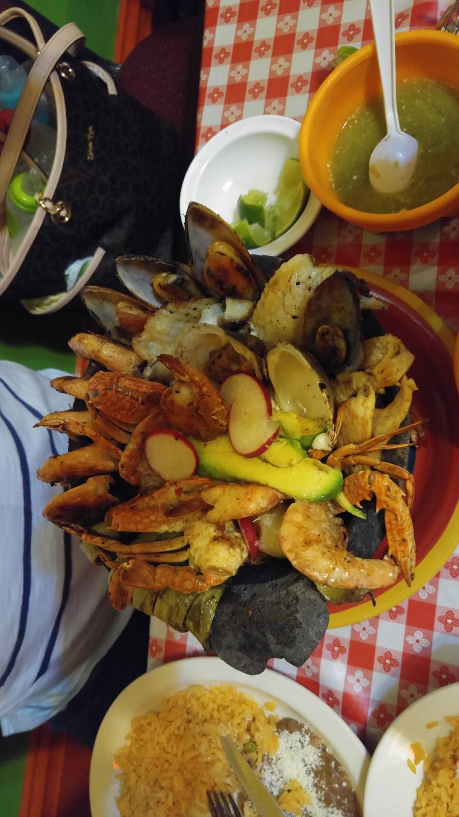 Molcajete chilango | restaurant | 191 Dayton Ave, Passaic, NJ 07055, USA | 9732467765 OR +1 973-246-7765