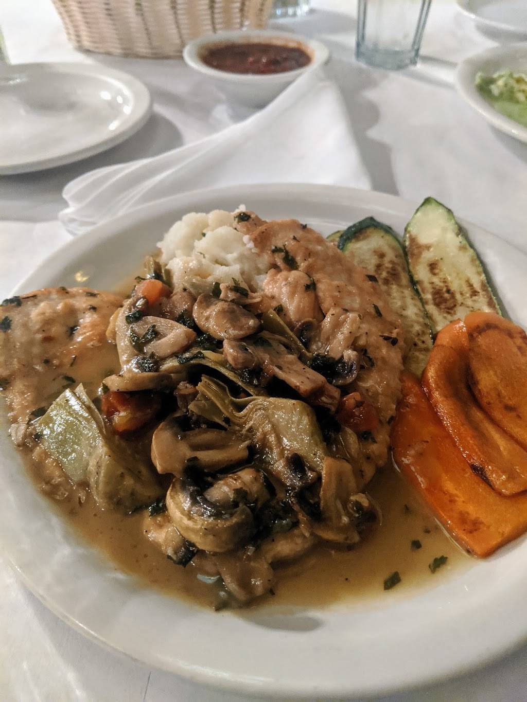 Ginas Italian Cuisine | restaurant | 138 E Branch St, Arroyo Grande, CA 93420, USA | 8054813266 OR +1 805-481-3266