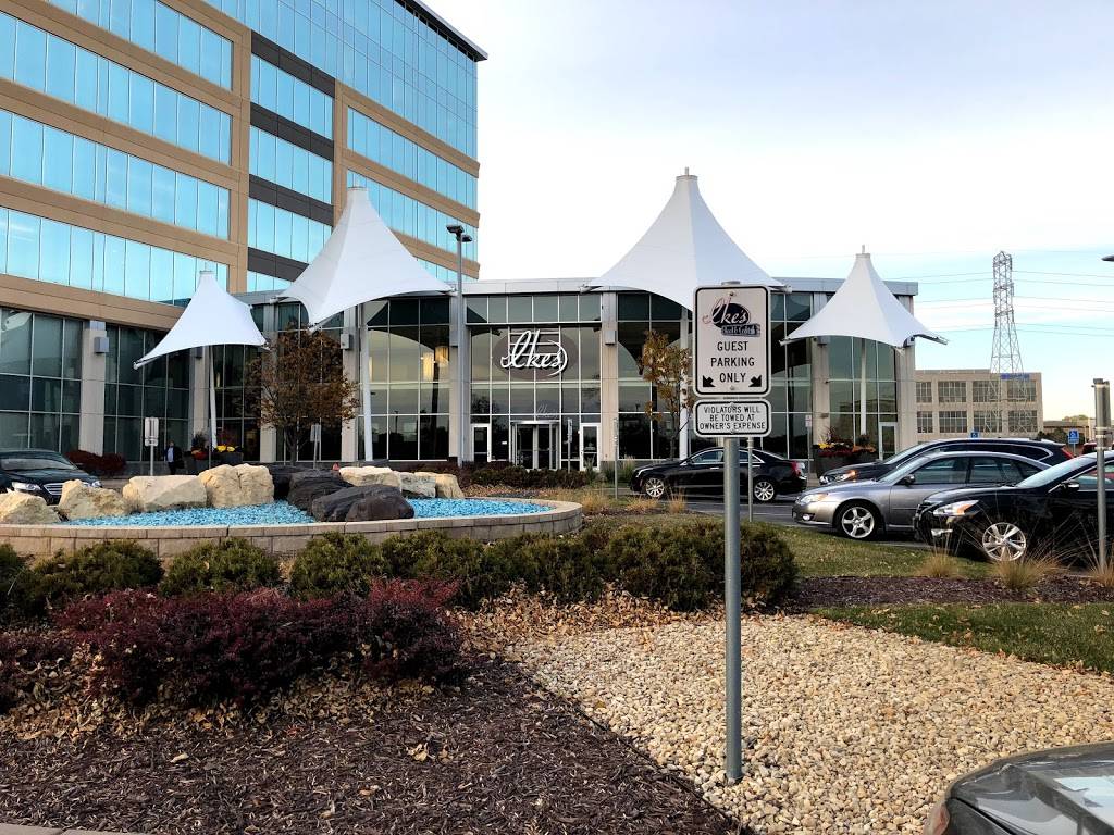 Ikes Food & Cocktails | restaurant | 4400 W 78th St, Bloomington, MN 55435, USA | 9528314537 OR +1 952-831-4537