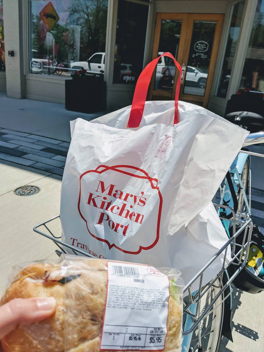 Marys Kitchen Port | restaurant | 539 W Front St, Traverse City, MI 49684, USA | 2319410525 OR +1 231-941-0525