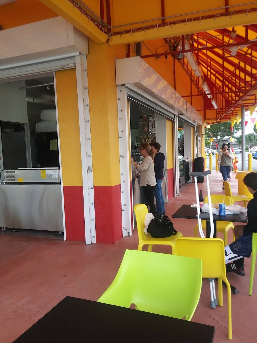 El Palacio de los Jugos | restaurant | 7255 SW 107th Ave, Miami, FL 33173, USA | 3052005896 OR +1 305-200-5896