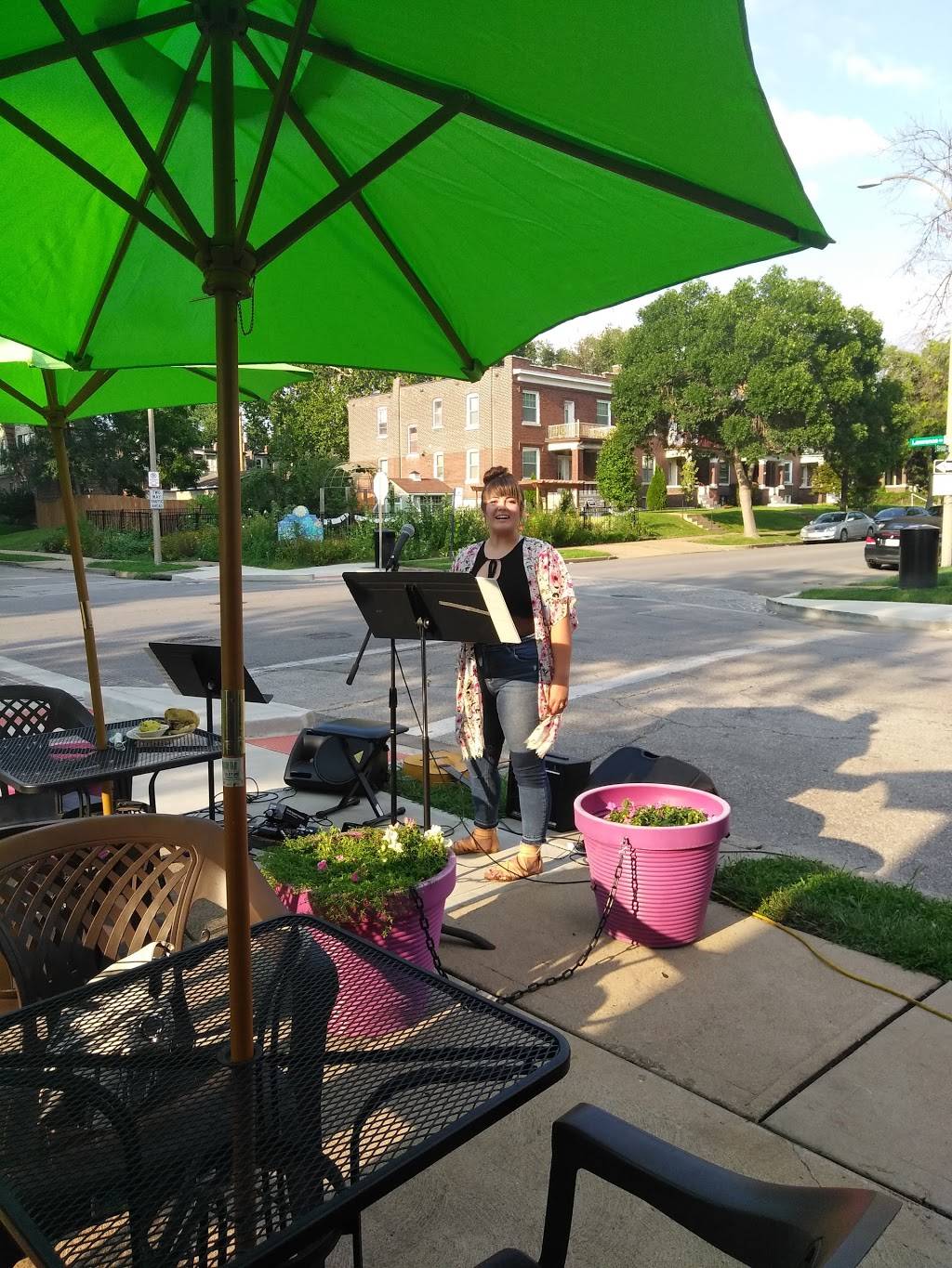 Five Aces Bbq | restaurant | 4000 Shaw Blvd, St. Louis, MO 63110, USA | 3147714001 OR +1 314-771-4001