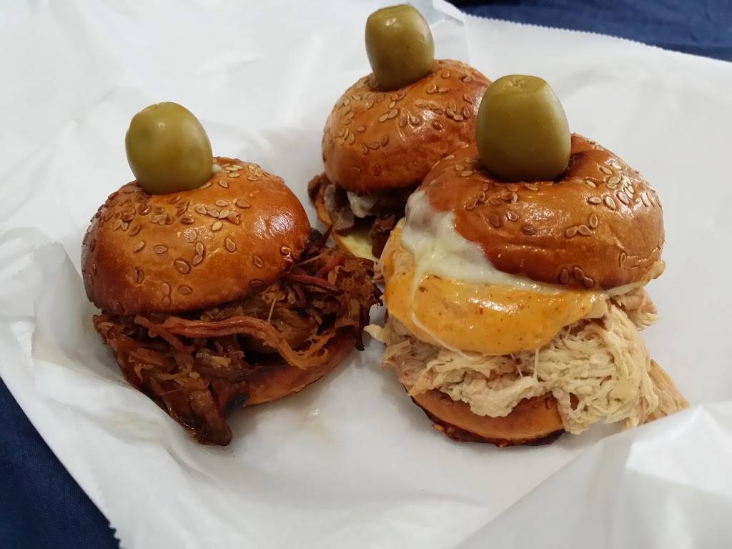 Fat Willys Rib Shack | restaurant | 2416 W Schubert Ave, Chicago, IL 60647, USA | 7737821800 OR +1 773-782-1800