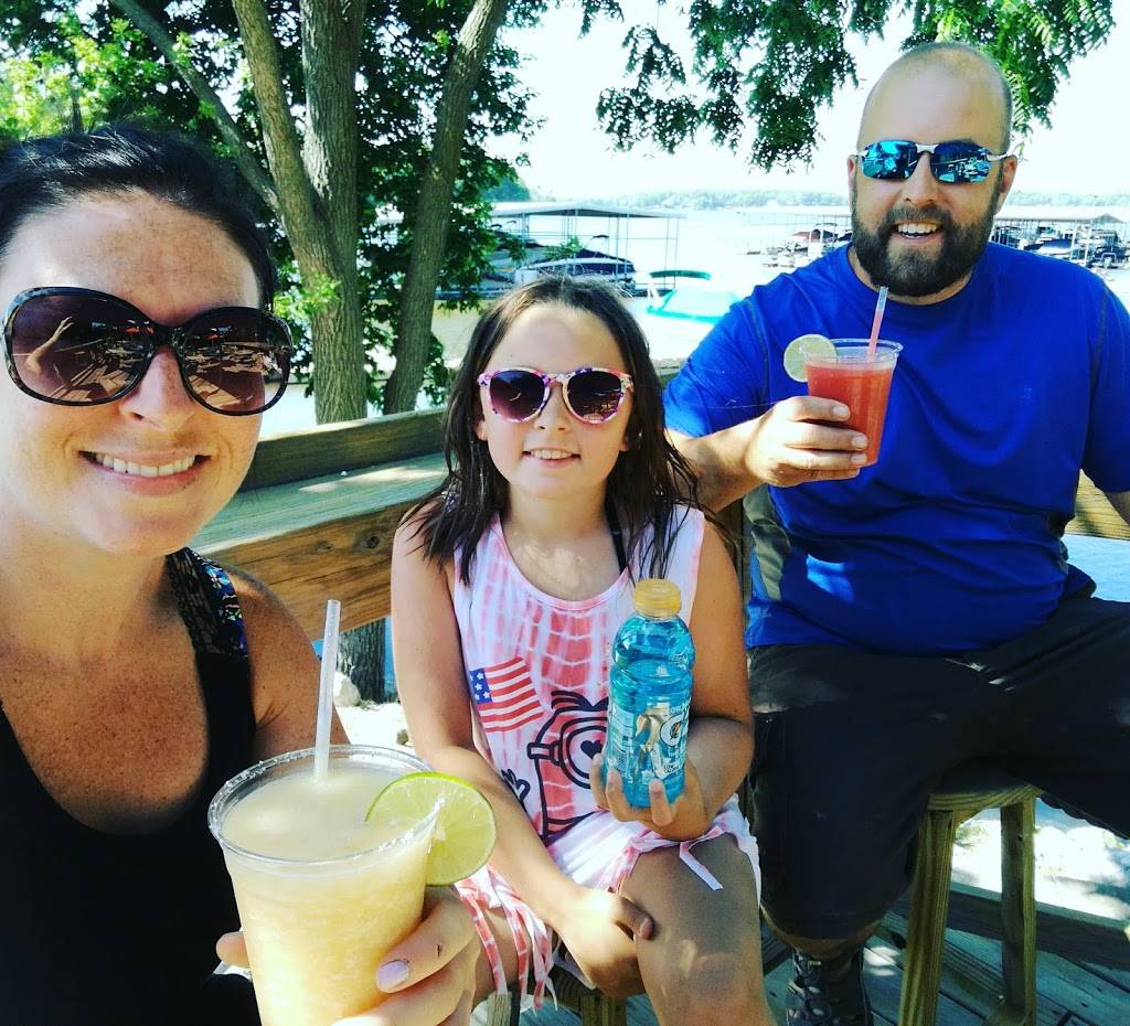 Sunsetters Waterfront Bar and Grill (Seasonal) | restaurant | 17 Waters Edge Blvd, Springfield, IL 62712, USA | 2174833625 OR +1 217-483-3625