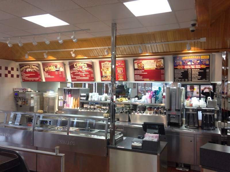 Braums Ice Cream & Burger Restaurant | restaurant | 2305 SE Walton Blvd, Bentonville, AR 72712, USA | 4792739696 OR +1 479-273-9696