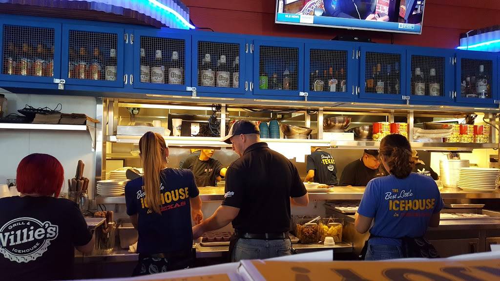 Willie’s Grill & Icehouse | restaurant | 7911 Interstate 35 Access Rd, San Antonio, TX 78224, USA | 2105415253 OR +1 210-541-5253