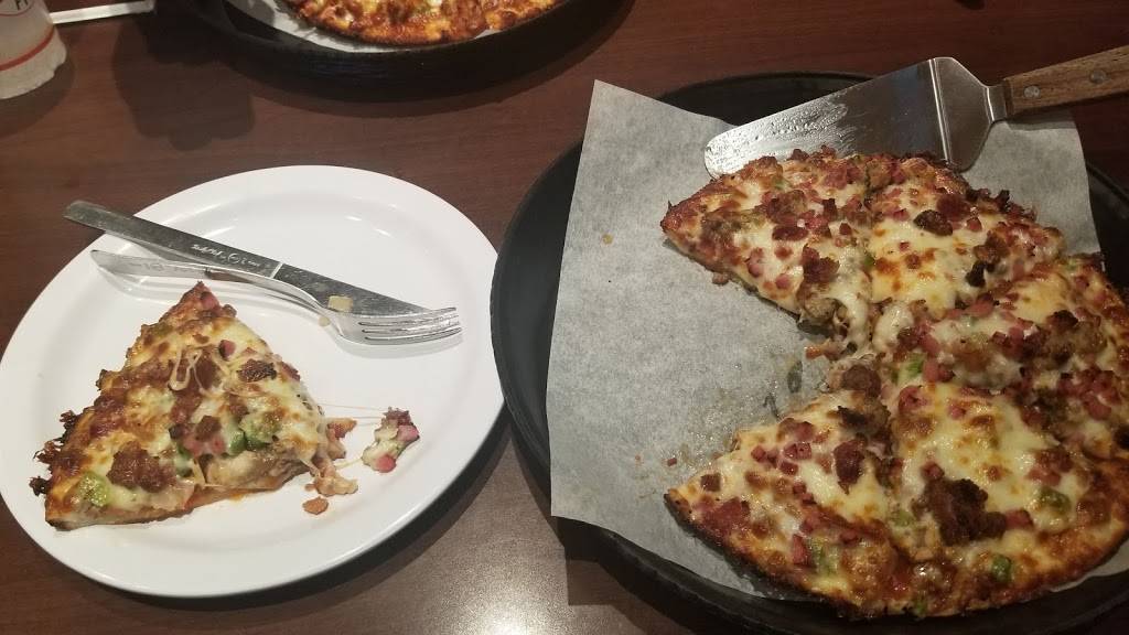 Ginos Pizza-Spaghetti The Original | restaurant | 449 W Dussel Dr, Maumee, OH 43537, USA | 4198974466 OR +1 419-897-4466